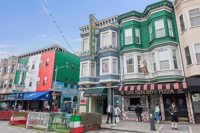 Building Photo - 546 Green St