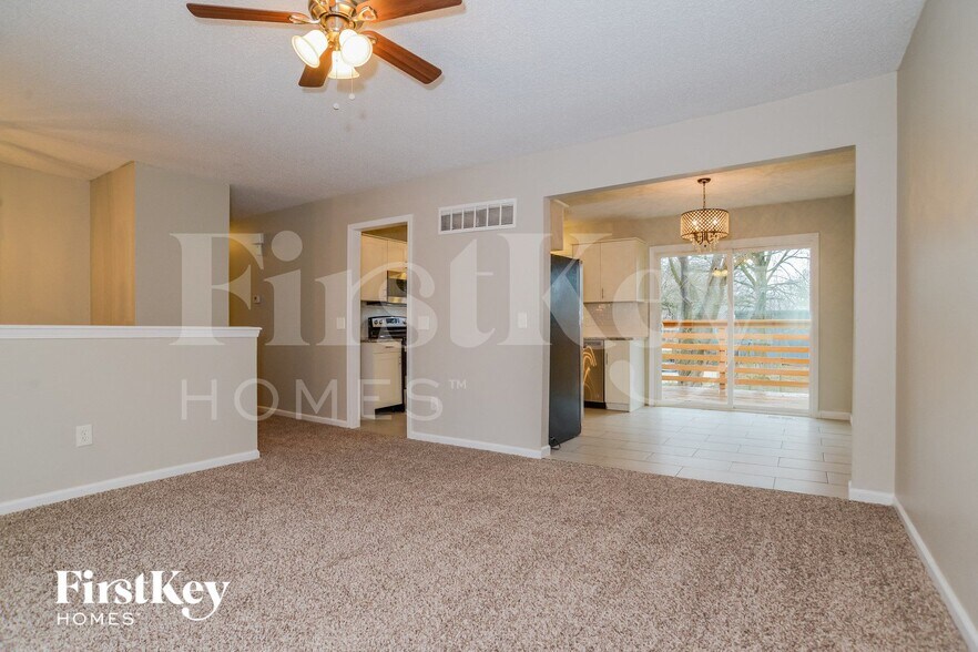 Building Photo - 615 N Pine St