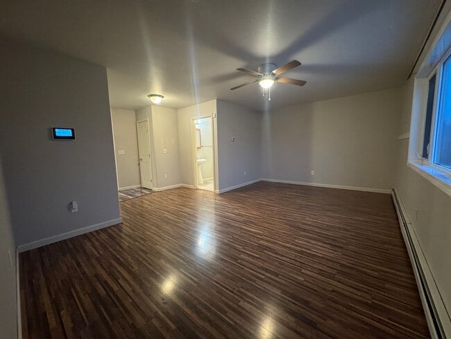 Building Photo - 2 story 3 bd 1.5 bath townhouse in Lavelle...