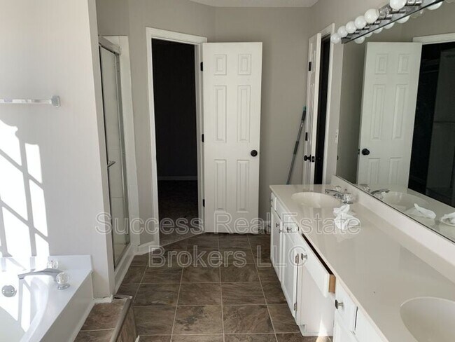Building Photo - 11020 Egmont Dr