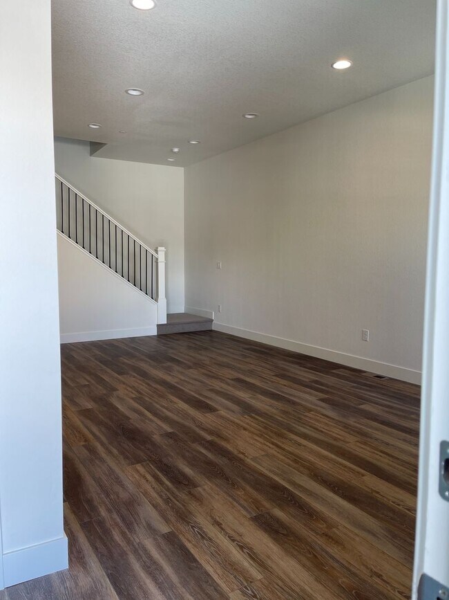 Building Photo - 3bed/3.5bath Townhouse in Downtown Superior - Available August!