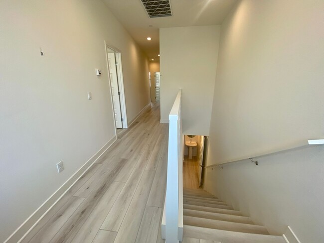 Building Photo - Luxury 3 br townhome Save up to $350 Each ...