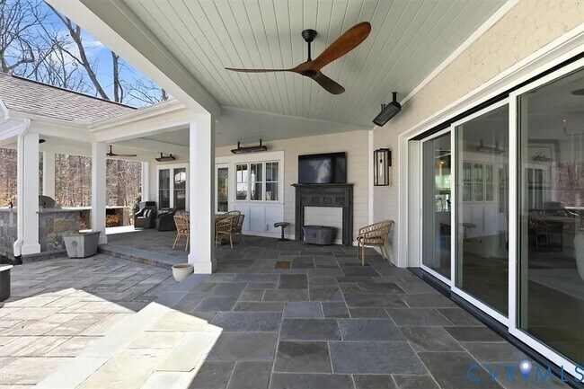 Building Photo - 9311 Larus Ct