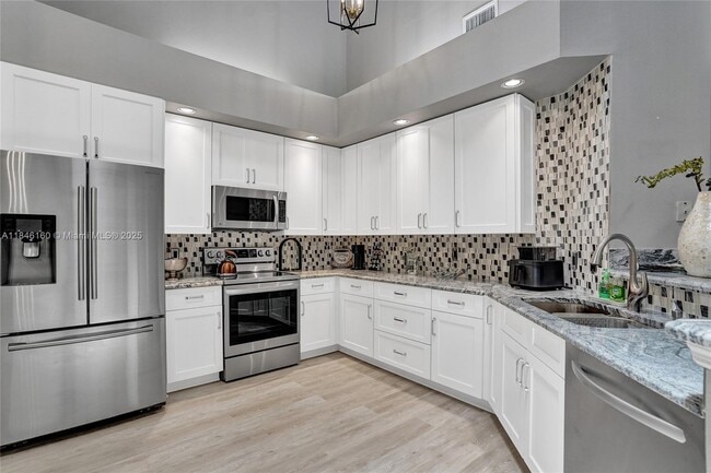 Building Photo - 1632 SW Harbour Isles Cir
