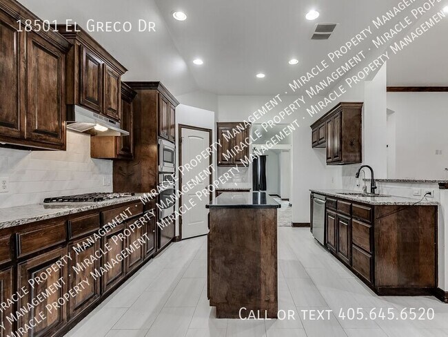 Building Photo - 18501 El Greco Dr