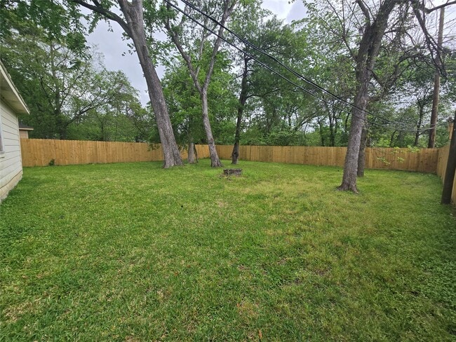 Building Photo - 16022 Old River Rd