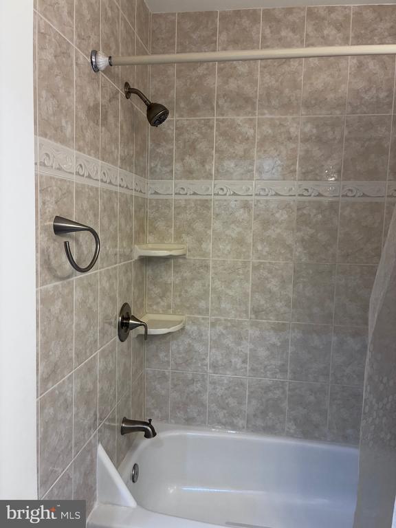 Building Photo - 7209 Lake Cove Dr
