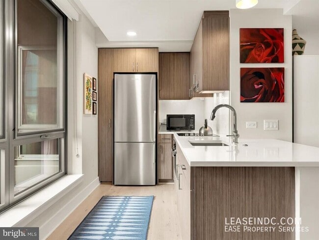 Building Photo - 1211 Van St SE