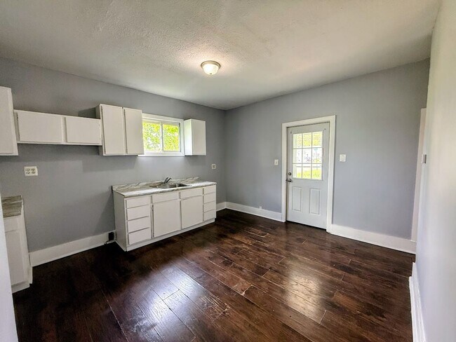 Building Photo - Large 4 bedroom home available for rent - Canton NE