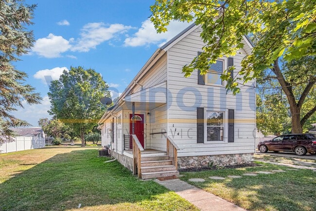 Building Photo - 114 E Maple St
