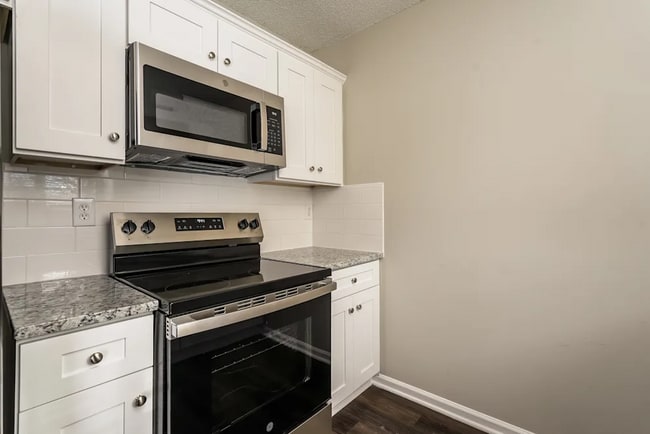 Building Photo - 2682 Stratford Lake Ct