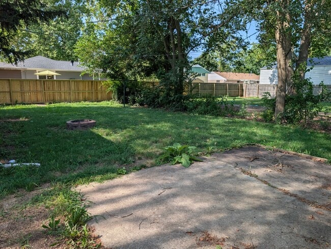 Building Photo - 1805 Southwood Dr