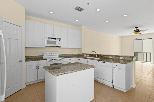 Building Photo - 147 Greenwich Cir
