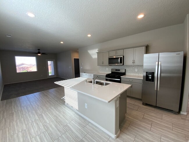 Building Photo - 3 Bedroom Single Story Home Available Near...