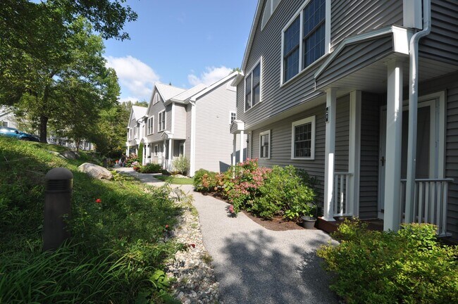 Building Photo - 181 Riverside Townhouses Rd