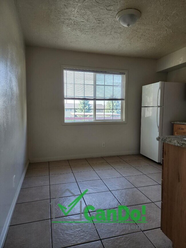 Building Photo - 2 Bedroom/ 1 Bathroom Apartment in Blackfoot Available July 1