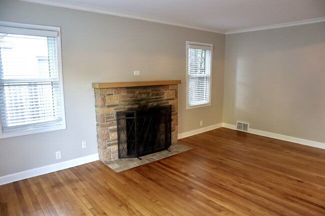 Building Photo - "Charming 4-Bed Oasis on Dakota Avenue: Spacious Living with 2 Full Baths in St. Louis Park!"