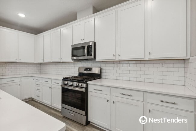 Building Photo - Enjoy Resort-Style Amenities in Beautiful ...