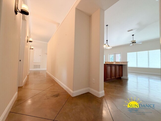 Building Photo - 249 Beachview Dr NE