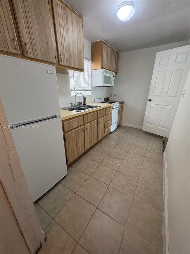 Building Photo - 410 Pinecrest Dr