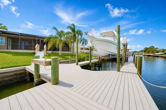 Building Photo - 6530 Bimini Ct