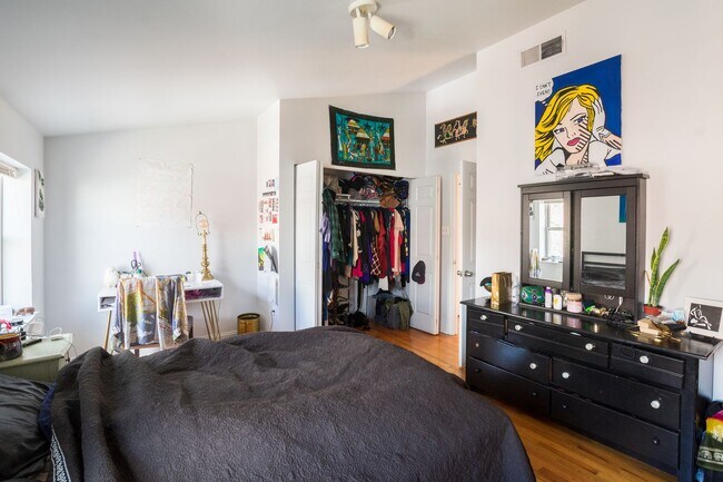 Building Photo - Large Center City Rittenhouse Four Bedroom Home