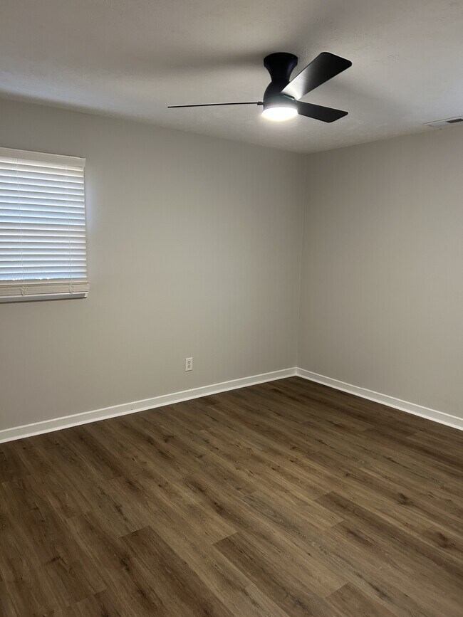 Building Photo - 702 62nd Ave N