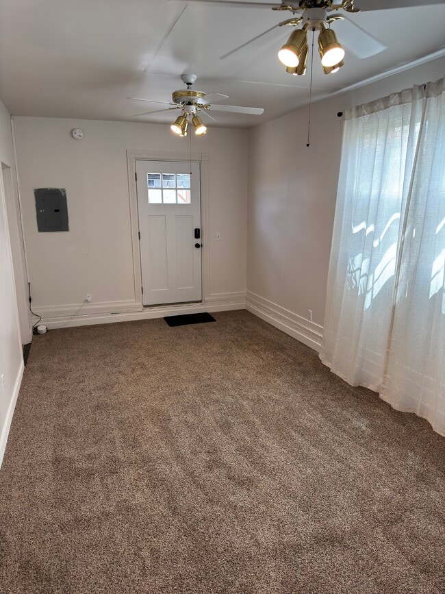 Building Photo - 1215 NE 79th Ave