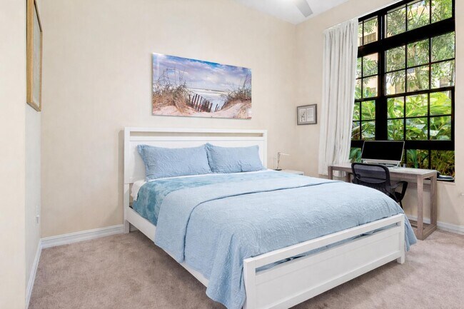 Building Photo - 701 S Olive Ave