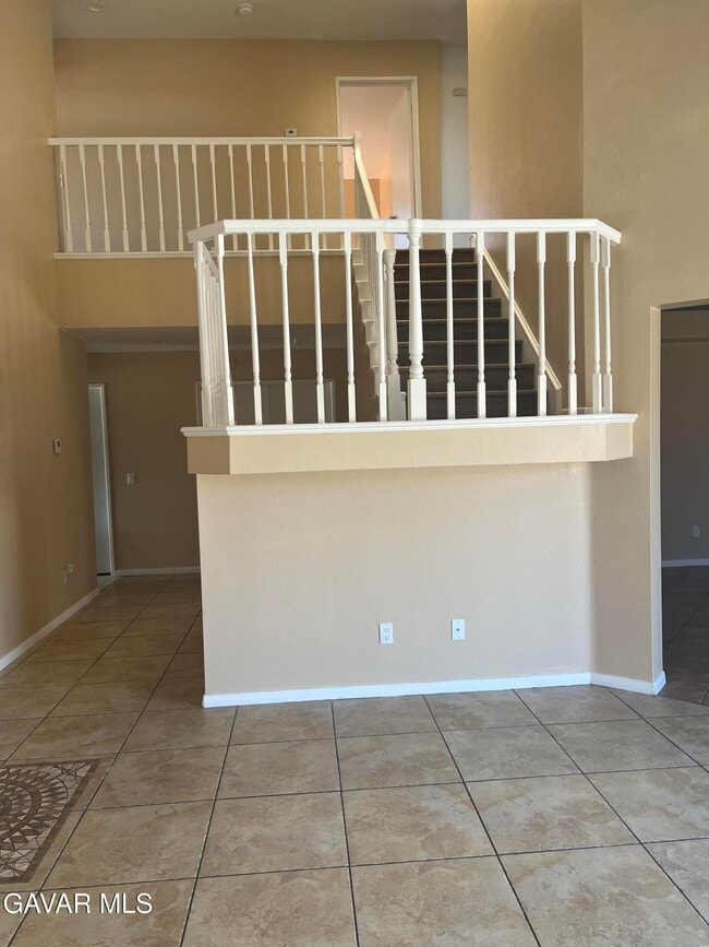 Building Photo - 325 Rainbow Terrace