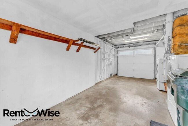 Building Photo - 110 Cuesta Dr