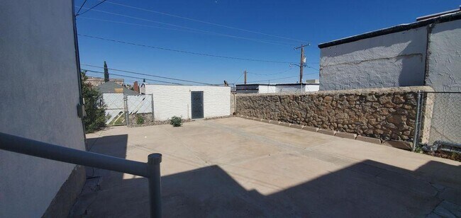 Building Photo - 1514 N Stanton St