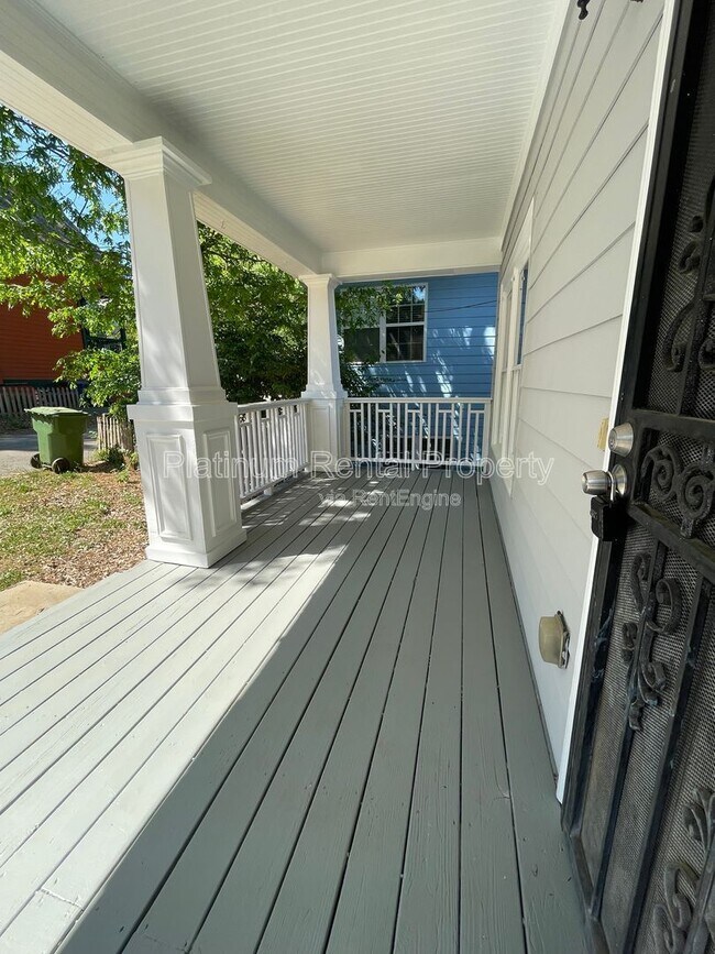 Building Photo - 750 Terry St SE