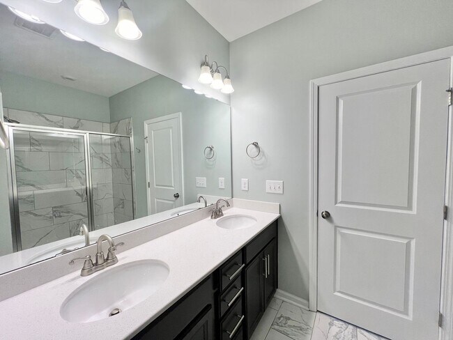 Building Photo - **OFFERING WAIVED APPLICATION FEES & $150 MOVE IN PROMOTION** Newly Remodeled 3BD, 2.5BA Raleigh ...