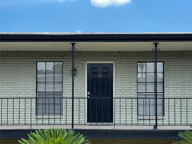 Building Photo - 3402 Garrott St