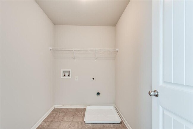 Building Photo - 933 Whitfield Oak Way NE