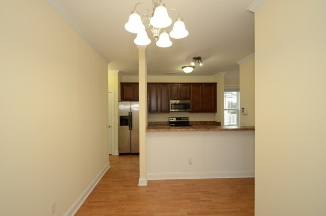 Building Photo - Beautiful 2-story home