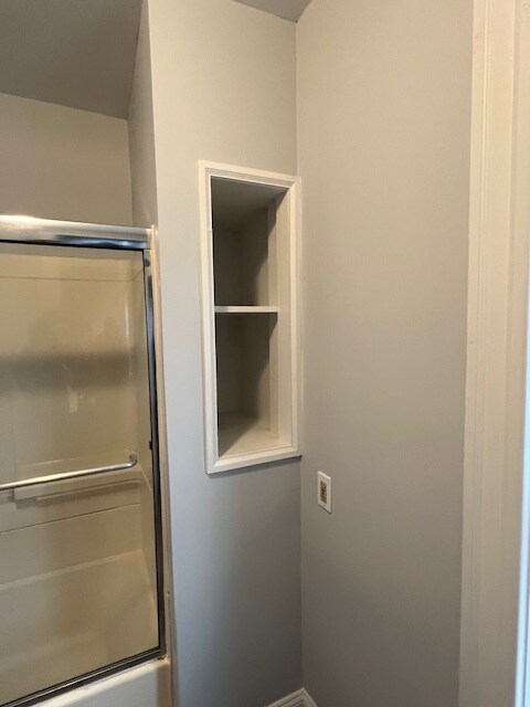 Bathroom linen storage - 635 Broadway St