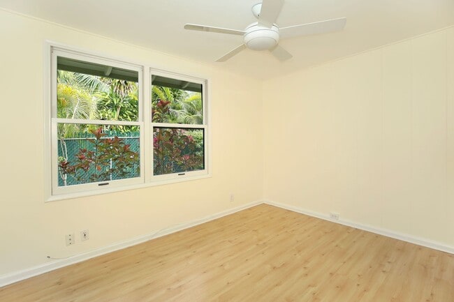 Building Photo - Ready to move into single level family hom...
