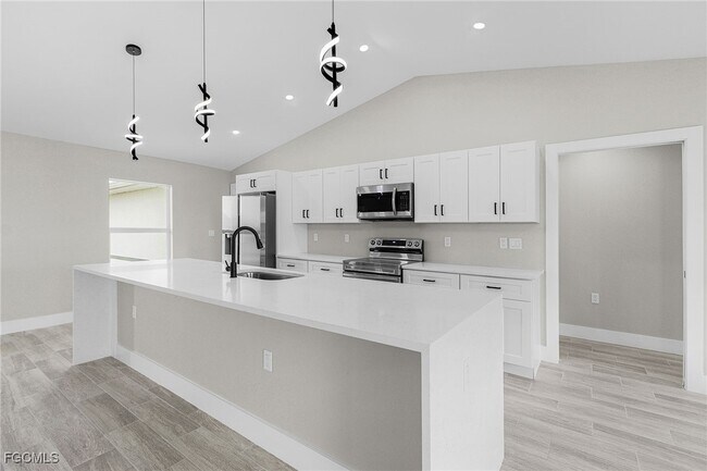 Building Photo - 3509 NE 21st Ave