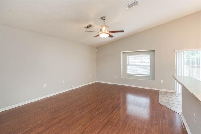 Building Photo - 4550 Roundview Ct