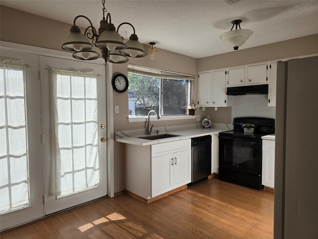 Building Photo - 16726 David Glen Dr