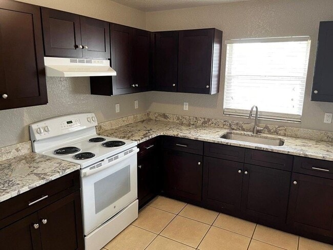 Building Photo - 354 Pearlwood St