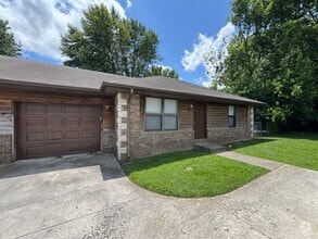 Building Photo - Updated 2 bed 1 bath with garage!