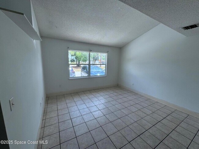 Building Photo - 4230 Mt Vernon Ave