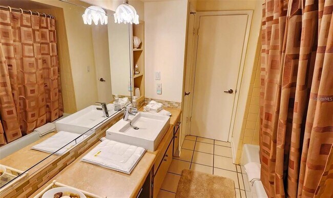 Building Photo - 329 Bernard Ave