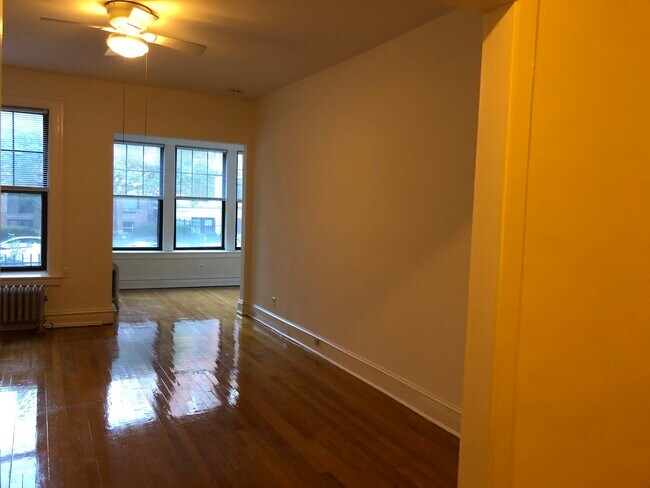 Building Photo - 1134 W Pratt Blvd