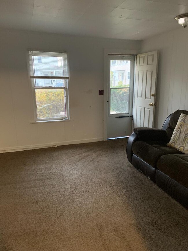 Building Photo - 413 Emmet St