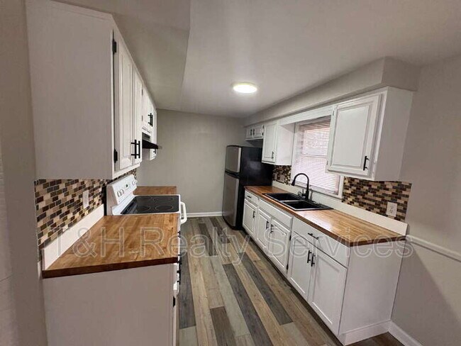 Building Photo - 10129 Lawnhaven Ct