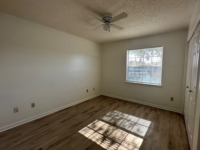 Building Photo - Move-In Ready 3-Bedroom Home with Pond Views in Desirable Mandarin!